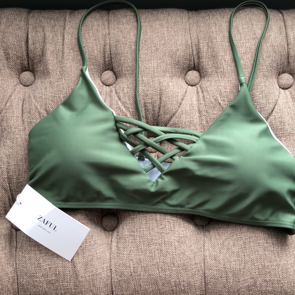 Stretchy bikini top